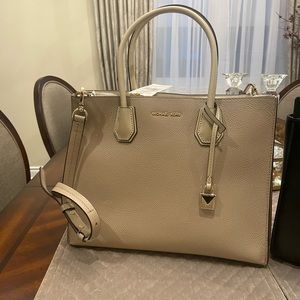 SOLD OUT””” Michael kors shoulder bag